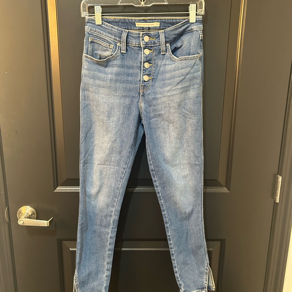 Levi High Rise Ankle Jeans Size 27